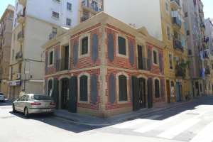 Façana de la Casa de la Barceloneta.
