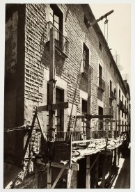 Obres de rehabilitació en el palau Berenguer d’Aguilar, 17/7/1954, Fondo Jaume SabartésFons documental del Museu Picasso, Barcelona. Fotògraf: desconegut