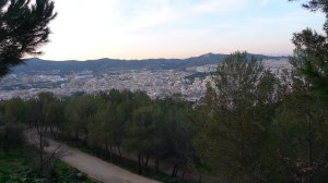Una de les panoràmiques que es poden veure. De dreta a esquerra: el turó de la Peira, Horta i la Vall d'Hebron.