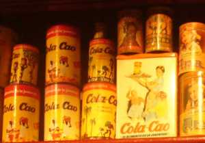 Envasos de Cola Cao de diferents èpoques.