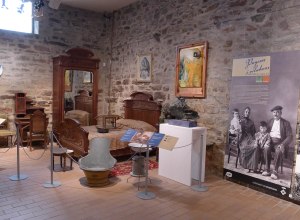 Mobles d'una habitació a l'exposició.