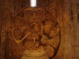 Rosassa original a l'interior de la nau.