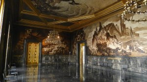 El Saló de Cròniques, amb pintures de Josep M. Sert