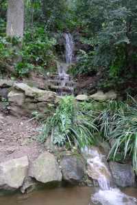 Salt d'aigua a la part baixa de la fondalada.