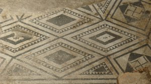 Paviment amb mosaic del frigidarium.