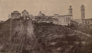 El cim del Tibidabo el 1912 en una imatge publicada a la Geografia de Carreras Candi