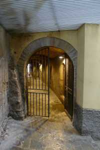 Una de les entrades al carrer.