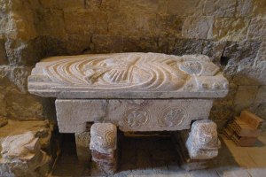 Sepulcre amb figura d'un abat.
