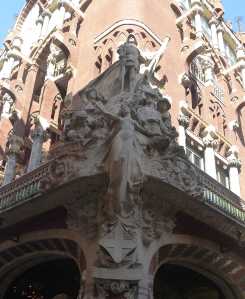 Mascaró a la façana.