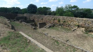 Cases adossades a la muralla.