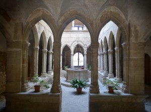 Claustre de l'hospital de Santa Magdalena.