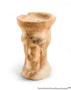 Pebeter amb imatge de Demeter. MAC Ullastret.