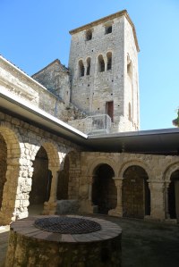 El campanar vist des del claustre.