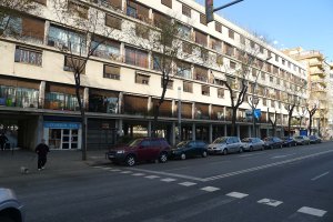 Façana del passeig de Torras i Bages.