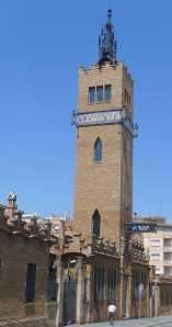 Torre amb el nom de la fàbrica.