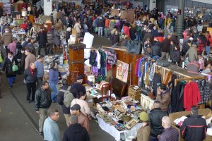 Parades a la plaça de la subhasta.