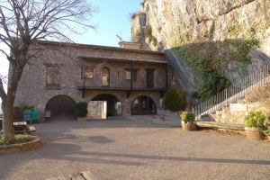 El pati i el centre d'interpretacio.