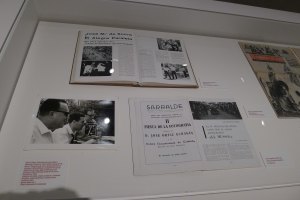 Vitrina del documental sobre J M de Sucre. Foto JAF.