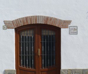 Detall del nom de casa.