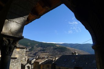 Paisatge des de l'interior del porxo.