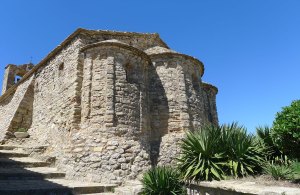 Capçalera de Santa Maria amb arquacions llombardes.