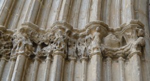 Detall dels capitells amb l'arca de Noé.