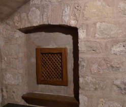 Confessionari a la paret.