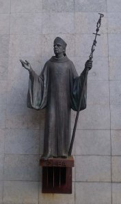 Estàtua de l'abat Oliba.