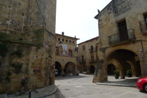 Plaça de l'Església des de la plaça de Sant Salvador.