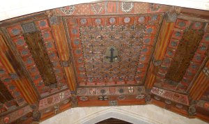 Cassetonat amb la creu de Calatrava.