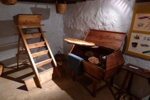 Pastera i sedàs per a farina.