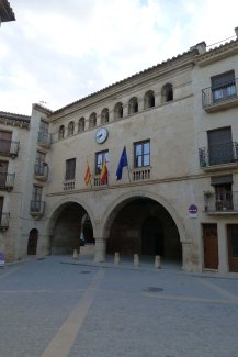 La Plaça i l'Ajuntament.
