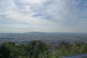 Panoràmica de Barcelona des de la balconada de l'observatori.