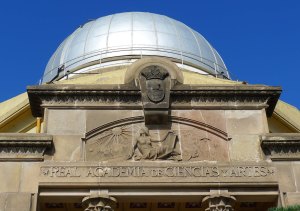 Timpà de l'entrada principal.