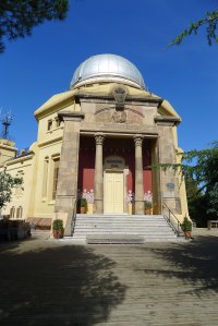 Façana principal de l'observatori.