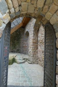 Pati vist de la porta d'entrada.