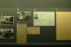 Documents a l'exposició amb la fitxa laboral del comissari Creix.