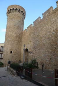 Entrada a la Vila Vella.
