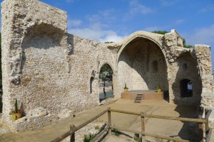 Restes de l'església gòtica de Sant Vicenç.