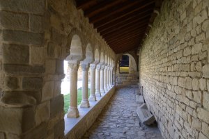 Una de les ales del claustre.