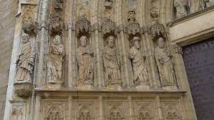 Apòstols cantó esquerre.