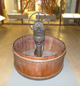 Farinera. Màquina d'amassar La Perfecta.