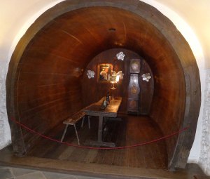 Estand amb forma de bóta.