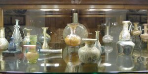 Peces de vidre antigues.