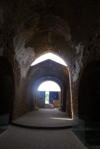 Nau de Castellar Vell amb la diferència d'alçada.