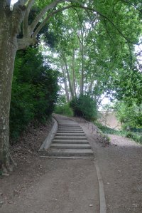 Escales d'accès al pantà.