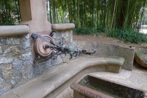 Detall del broc de la fo nt d'Hèrcules.