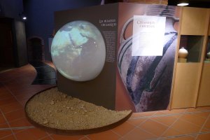 Espai dedicat a les primeres ceràmiques al Museu de la Terrissa.