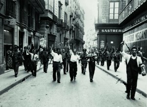 Milicians al carrer Ample durant la revolució de juliol de 1936. AFB. Pérez de Rozas.