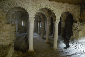 Cripta feta a la nau central de Santa Maria la Vella.